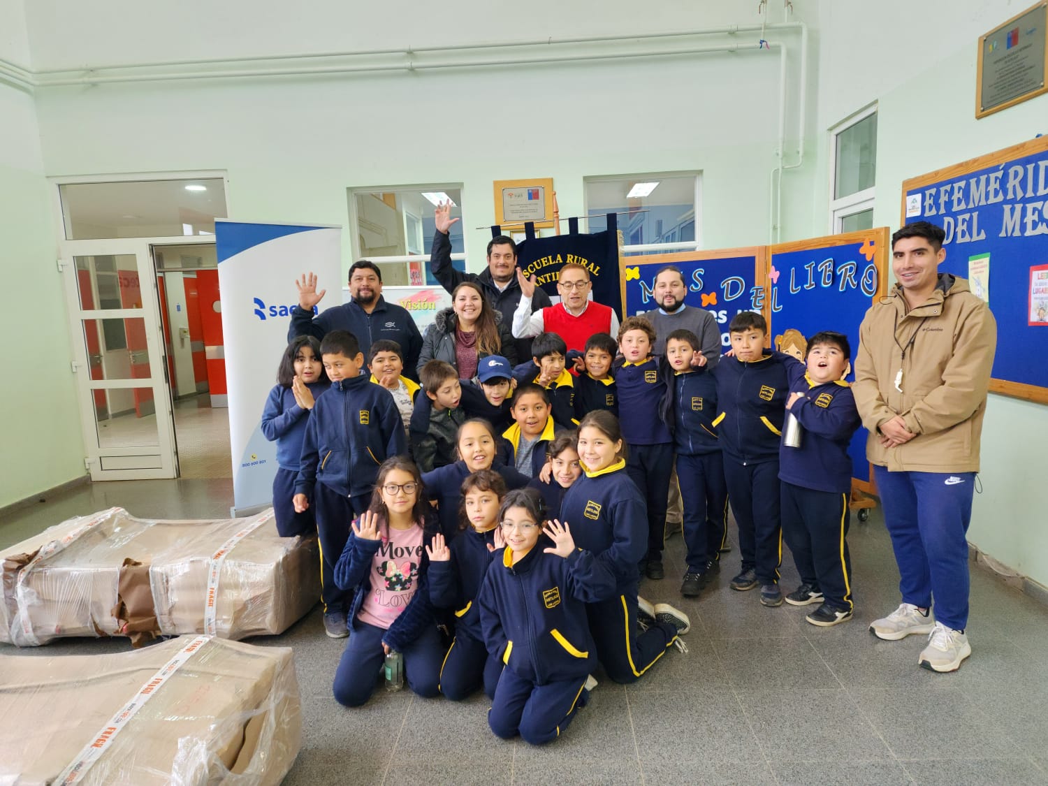 Noticias Frontel - Frontel ilumina las sonrisas de más de 2 mil 500 niños en el sur con su programa “Escuela con Energía”