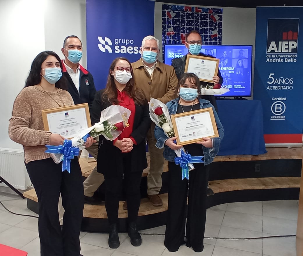 Noticia Saesa - Finaliza “Mujeres con Energía” premiando a las mejores estudiantes de la Academia de Emprendedoras