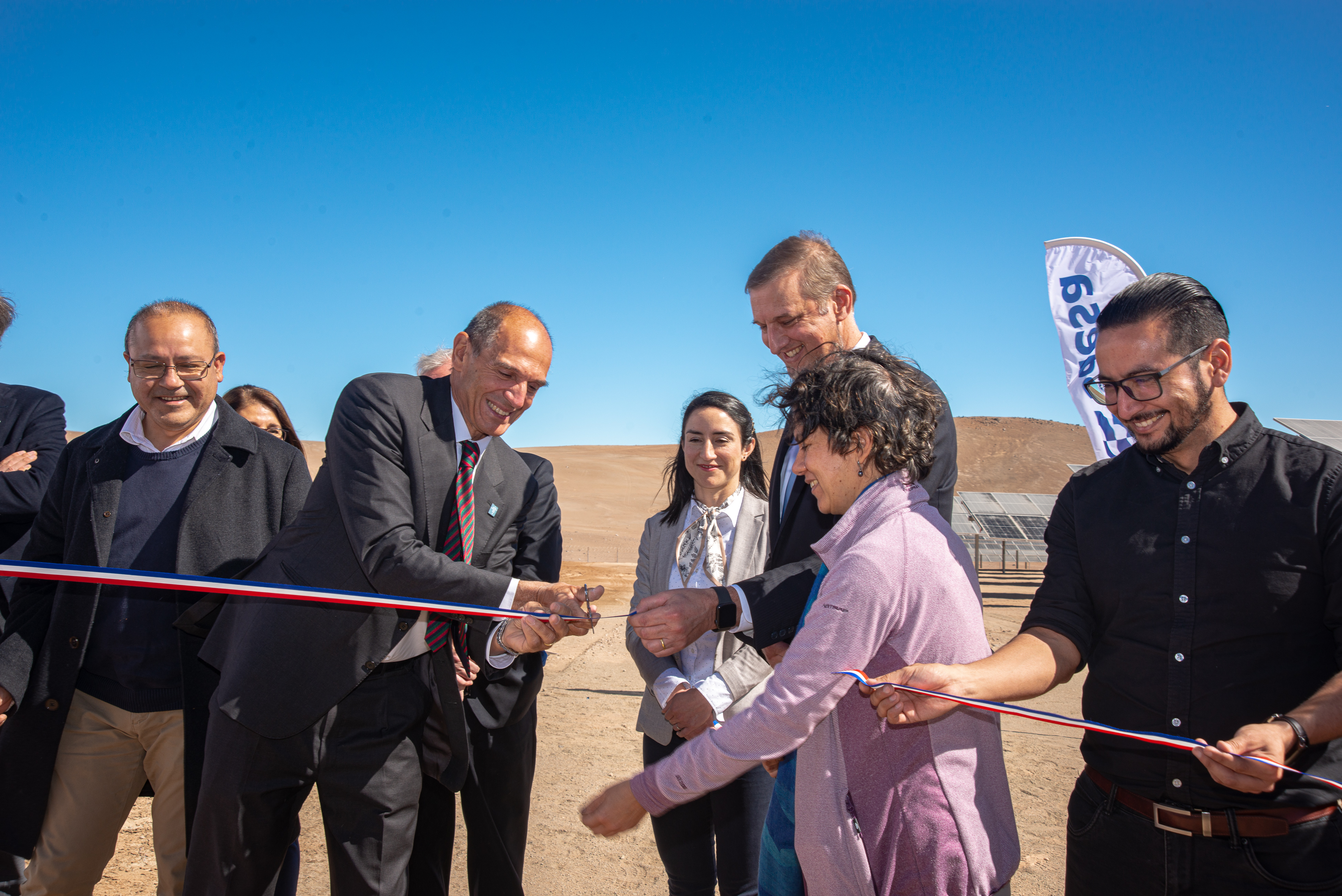 •	Se trata del mayor parque fotovoltaico en Chile dedicado a la astronomía. •	Gracias a su operación se dejarán de emitir 1.700 toneladas de CO2 al año.